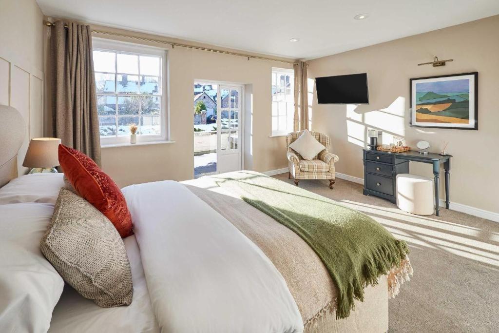 The Raven Hotel At Much Wenlock By Purestay Exterior foto